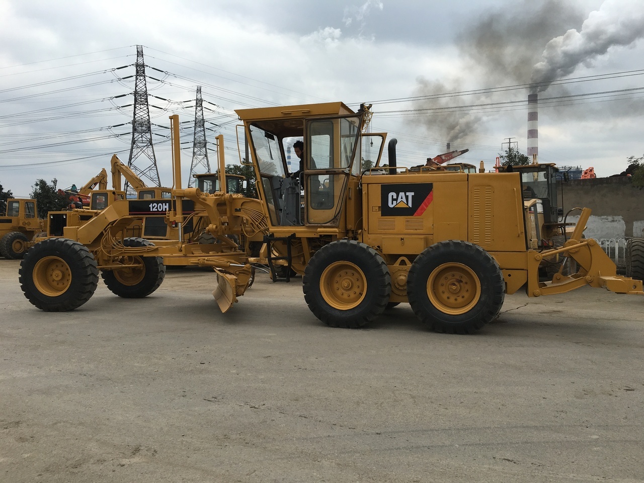 CATERPILLAR 120H - Grader: picture 1 CATERPILLAR 120H - Grader: picture 1