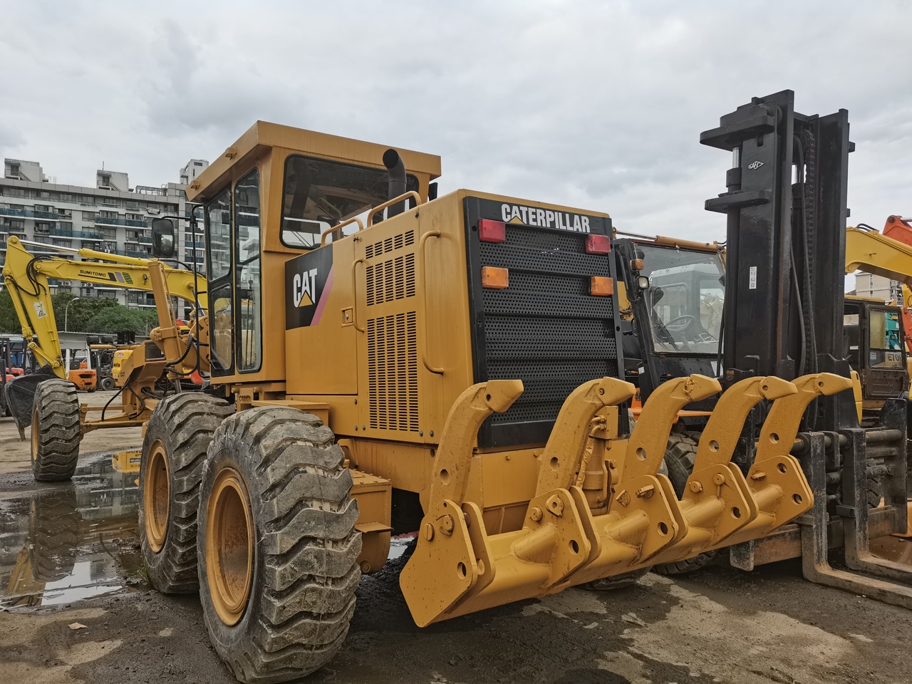 CATERPILLAR 120H - Grader: picture 4 CATERPILLAR 120H - Grader: picture 4
