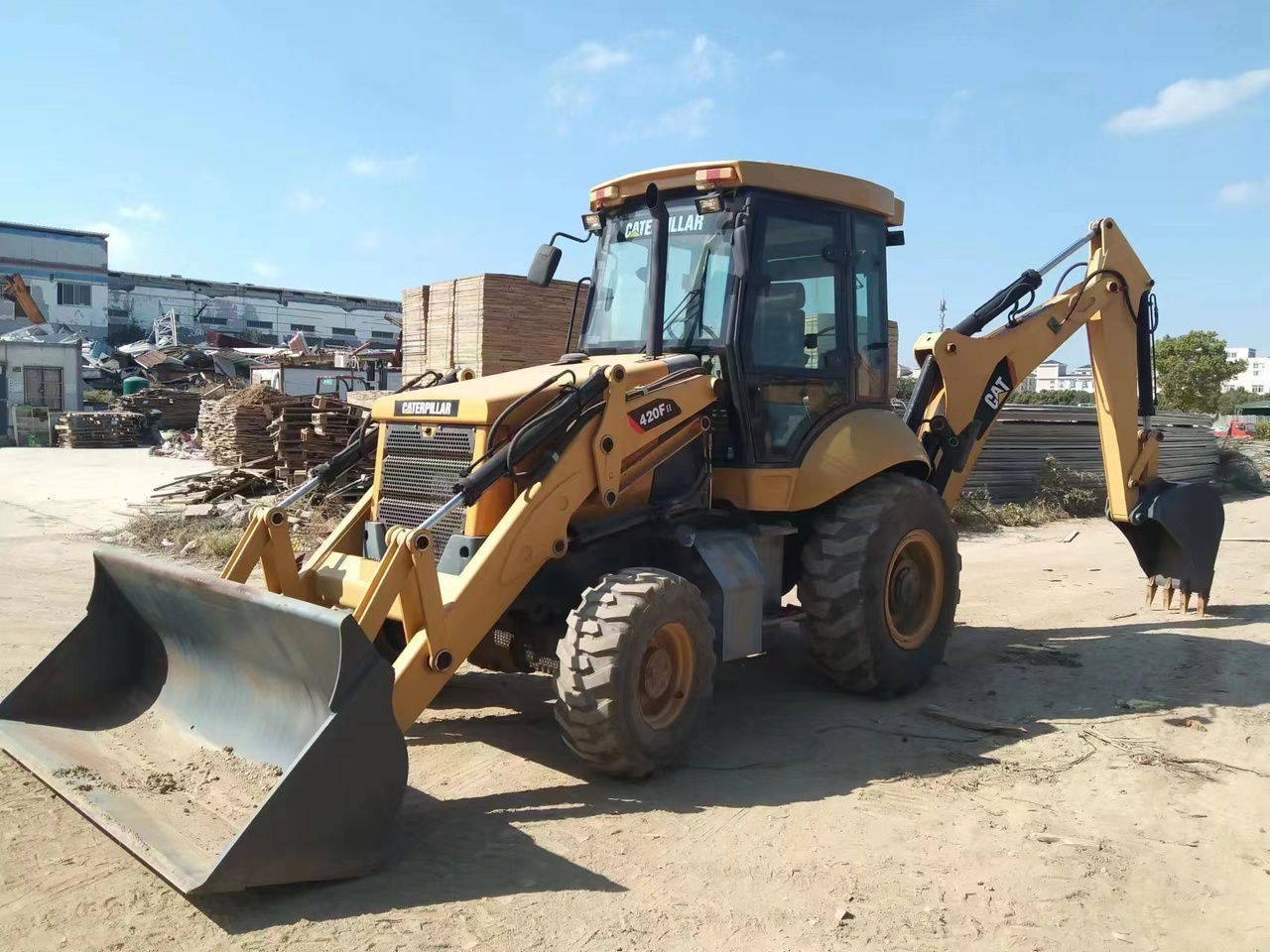 CATERPILLAR 420F - Backhoe loader: picture 4 CATERPILLAR 420F - Backhoe loader: picture 4
