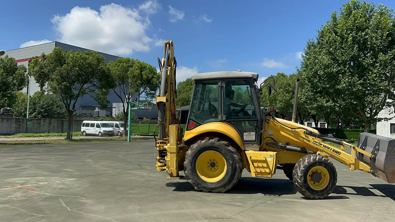 CNH LB95B-4PT - Backhoe loader: picture 3 CNH LB95B-4PT - Backhoe loader: picture 3