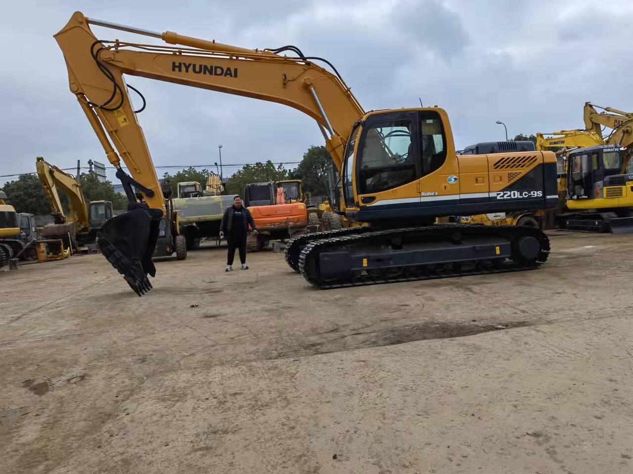 HYUNDAI 220LC-9S - Crawler excavator: picture 2 HYUNDAI 220LC-9S - Crawler excavator: picture 2