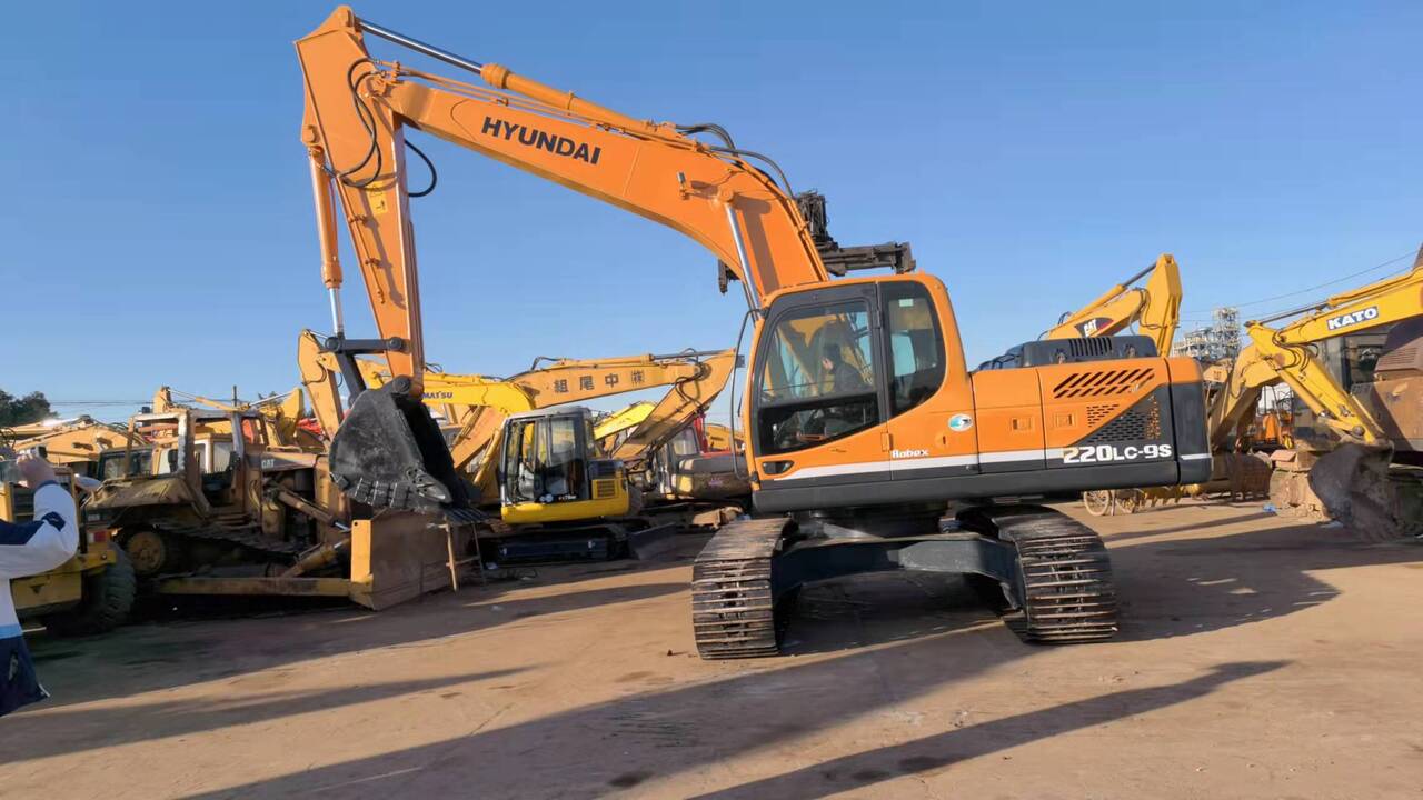 HYUNDAI 220LC-9S - Crawler excavator: picture 4 HYUNDAI 220LC-9S - Crawler excavator: picture 4