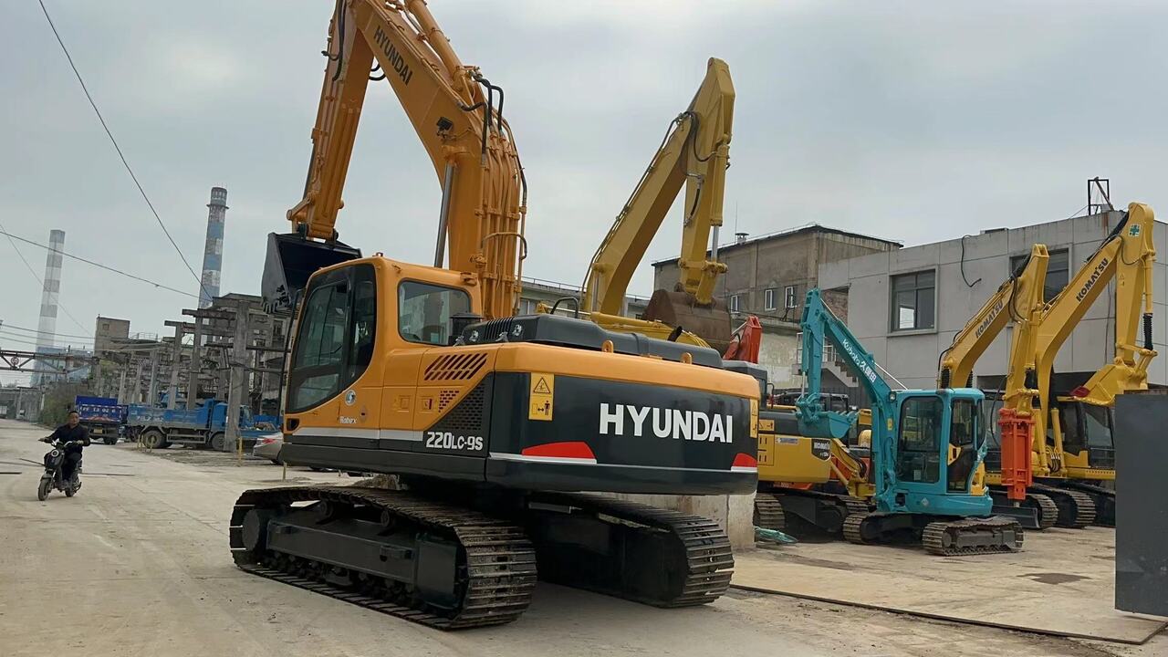 HYUNDAI 220LC-9S - Crawler excavator: picture 1 HYUNDAI 220LC-9S - Crawler excavator: picture 1
