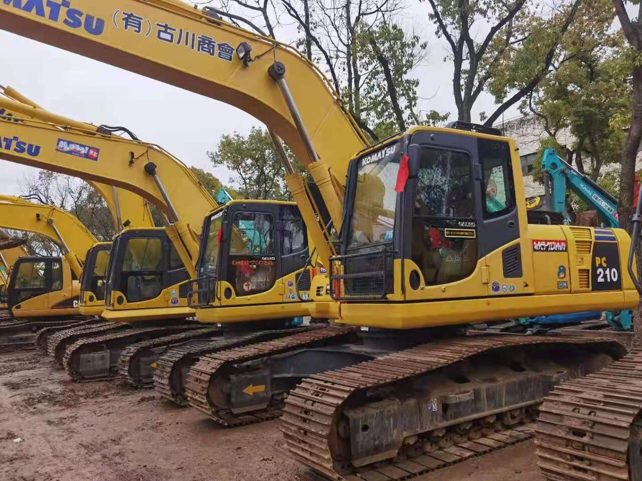 KOMATSU PC210-8 - Crawler excavator: picture 2 KOMATSU PC210-8 - Crawler excavator: picture 2
