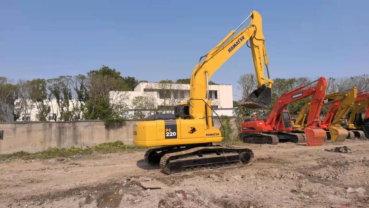 KOMATSU PC220-7 - Crawler excavator: picture 4 KOMATSU PC220-7 - Crawler excavator: picture 4