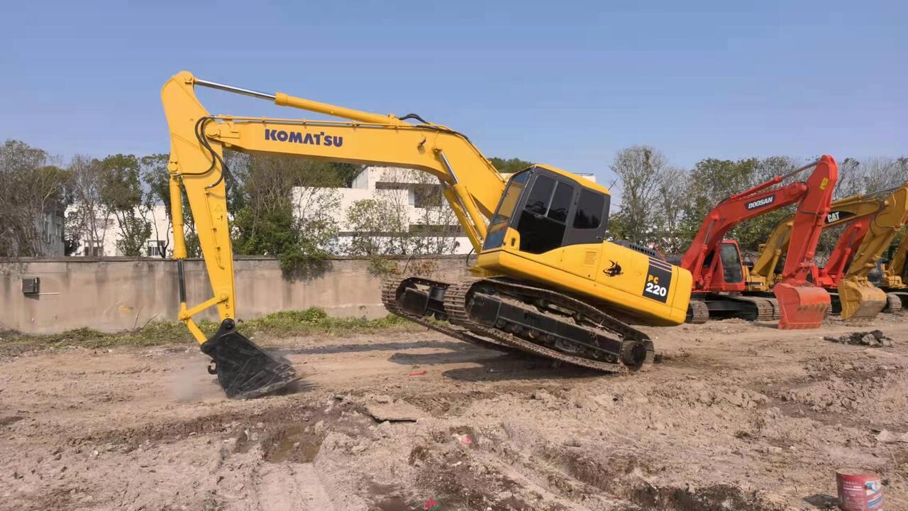 KOMATSU PC220-7 - Crawler excavator: picture 1 KOMATSU PC220-7 - Crawler excavator: picture 1