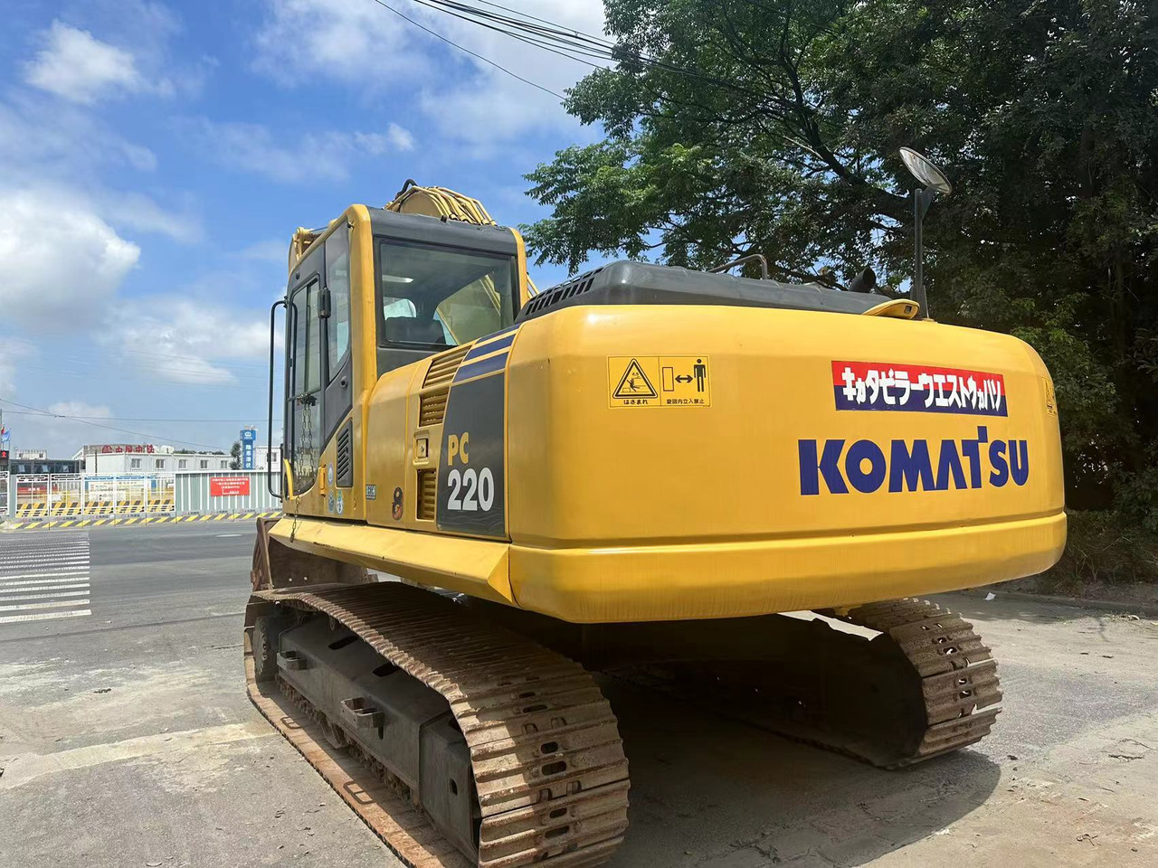 KOMATSU PC220-8 - Crawler excavator: picture 5 KOMATSU PC220-8 - Crawler excavator: picture 5