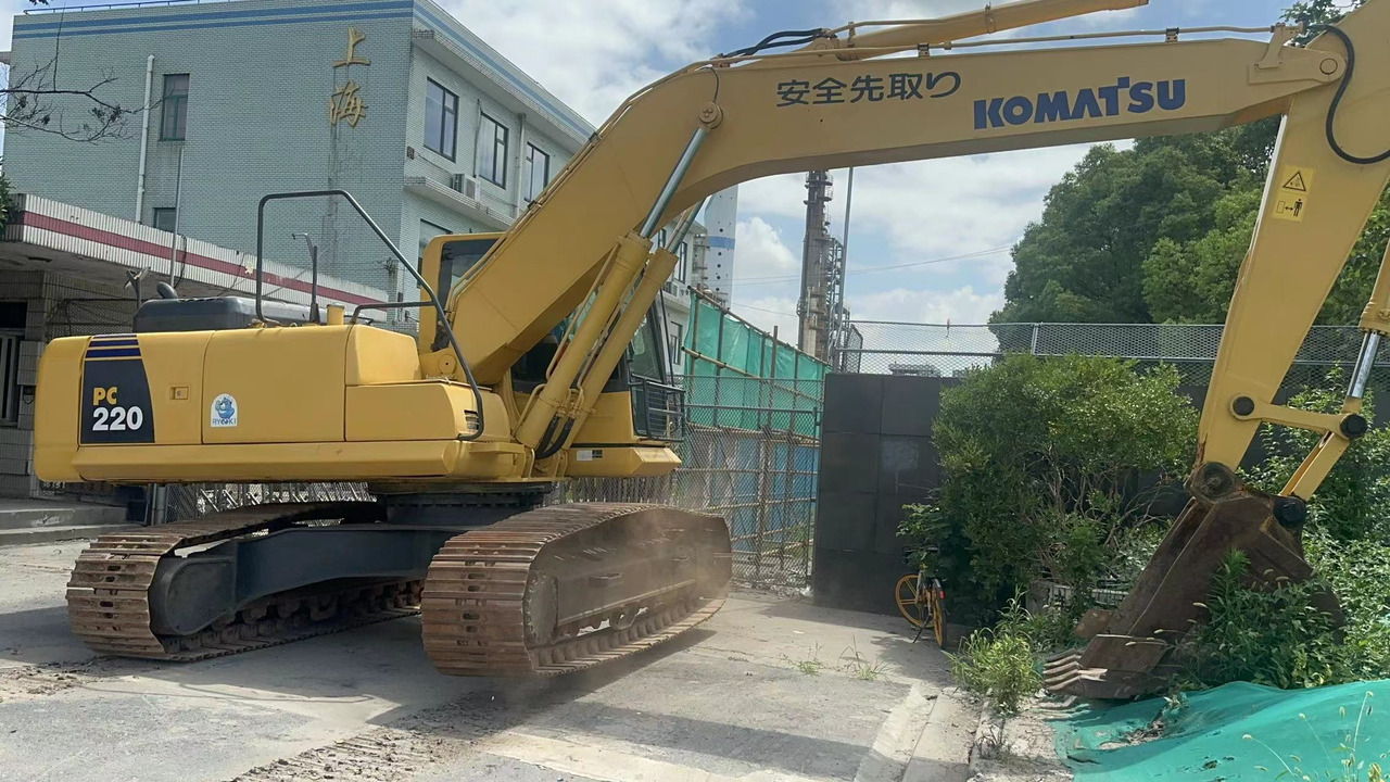 KOMATSU PC220-8 - Crawler excavator: picture 2 KOMATSU PC220-8 - Crawler excavator: picture 2