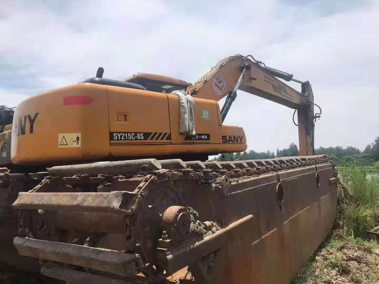 SANY 215C - Amphibious excavator: picture 2 SANY 215C - Amphibious excavator: picture 2