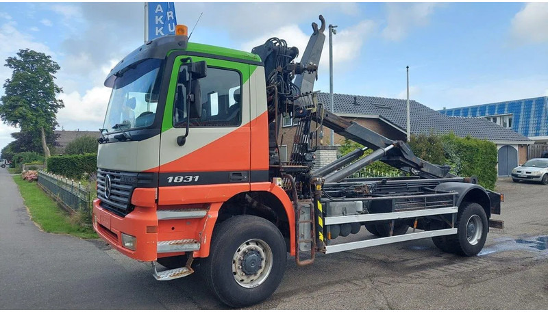 Mercedes-Benz Actros 1831 1931 4X4 Crane Container system - Crane truck: picture 3 Mercedes-Benz Actros 1831 1931 4X4 Crane Container system - Crane truck: picture 3