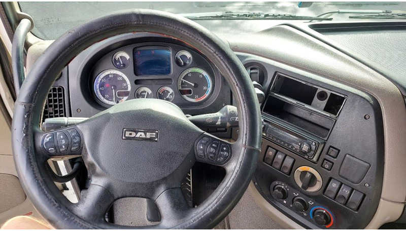 Interior photo 2: Tractor unit DAF XF 105.410 Retarder