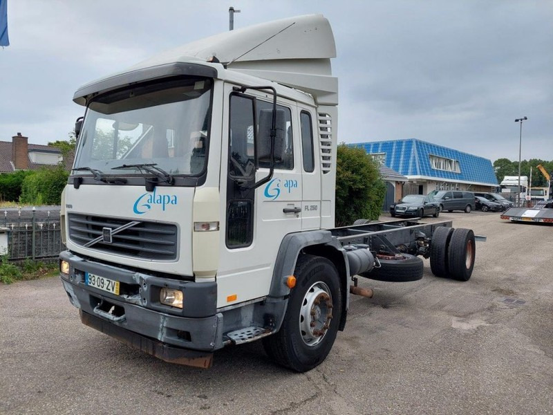 Volvo FL 250 MANUAL STEEL SUSPENSION - Cab chassis truck: picture 1 Volvo FL 250 MANUAL STEEL SUSPENSION - Cab chassis truck: picture 1