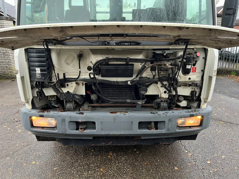 Volvo FL 611 FL6 11 4x2 with TANK, possible to remove the tank - Tank truck: picture 3 Volvo FL 611 FL6 11 4x2 with TANK, possible to remove the tank - Tank truck: picture 3