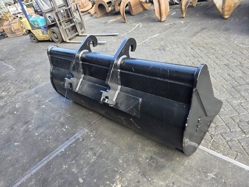 Slotenbak cw40 brede bak cw 40 slotenbak cw 40 brede bak cw 40 - Bucket for Construction machinery: picture 5 Slotenbak cw40 brede bak cw 40 slotenbak cw 40 brede bak cw 40 - Bucket for Construction machinery: picture 5