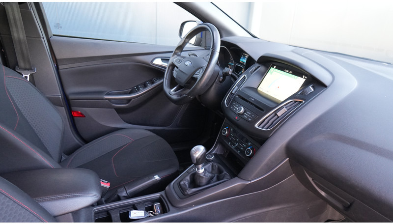 Minibus, Passenger van Ford Focus WAGON 1.5TDCI ST-Line: picture 7