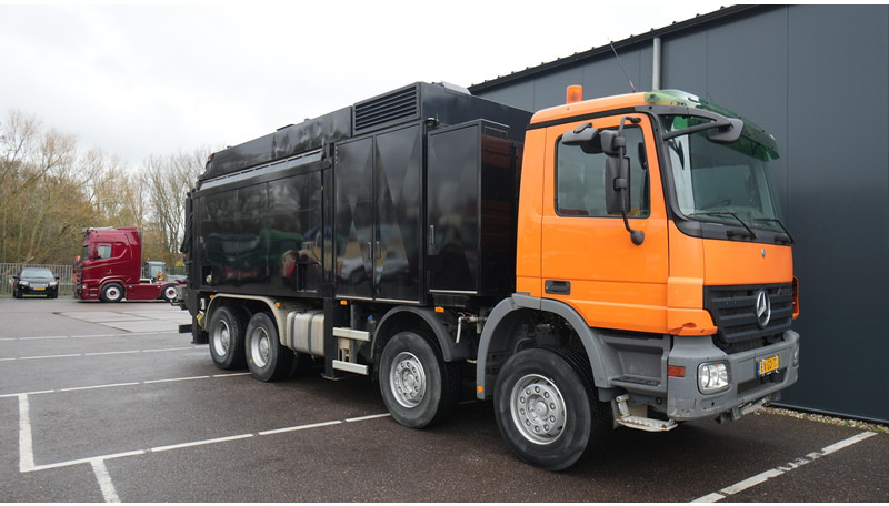 Mercedes-Benz ACTROS 4144 8X4 SEWER VACUUM MANUAL GEARBOX STEEL SUSPENSION - Vacuum truck: picture 4 Mercedes-Benz ACTROS 4144 8X4 SEWER VACUUM MANUAL GEARBOX STEEL SUSPENSION - Vacuum truck: picture 4