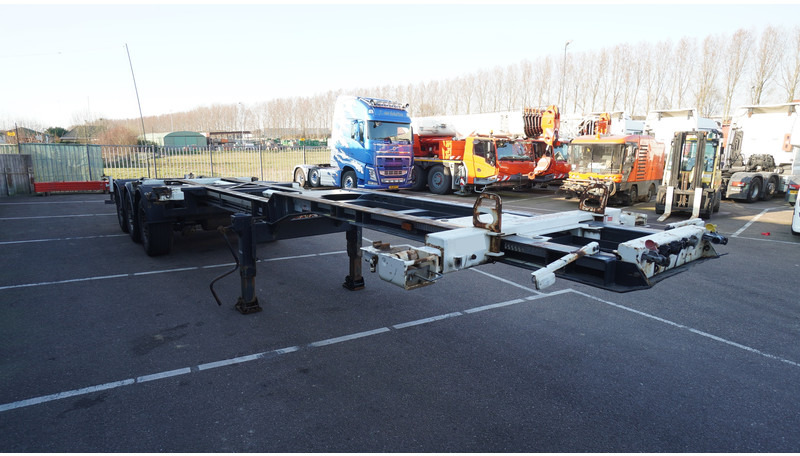 Renders 3 AXLE EXTENDABLE CONTAINER TRANSPORT TRAILER - Container transporter/ Swap body semi-trailer: picture 3 Renders 3 AXLE EXTENDABLE CONTAINER TRANSPORT TRAILER - Container transporter/ Swap body semi-trailer: picture 3
