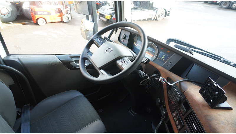 Volvo FH 420 EURO 6 GLOBETROTTER - Tractor unit: picture 5 Volvo FH 420 EURO 6 GLOBETROTTER - Tractor unit: picture 5