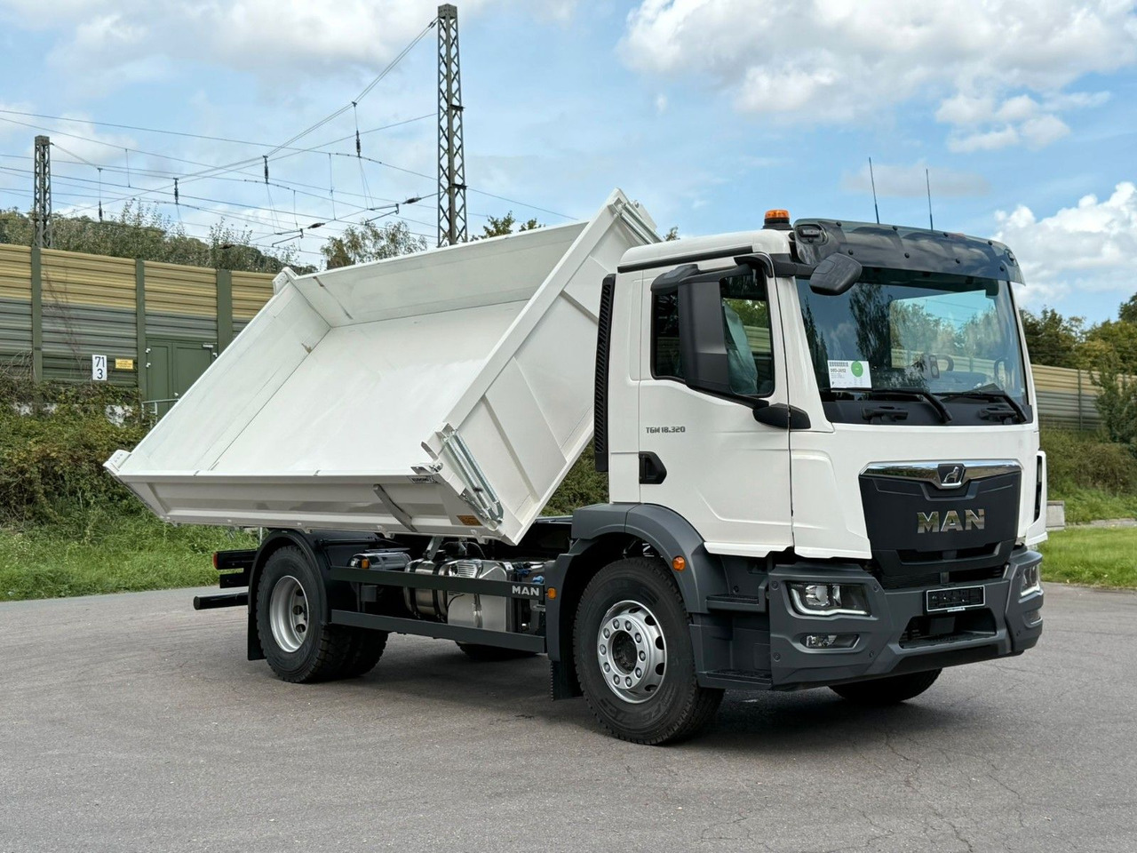Leasing of  MAN TGM 18.320  4X2 / Euro 6e 3-Seiten-Kipper MAN TGM 18.320  4X2 / Euro 6e 3-Seiten-Kipper: picture 16