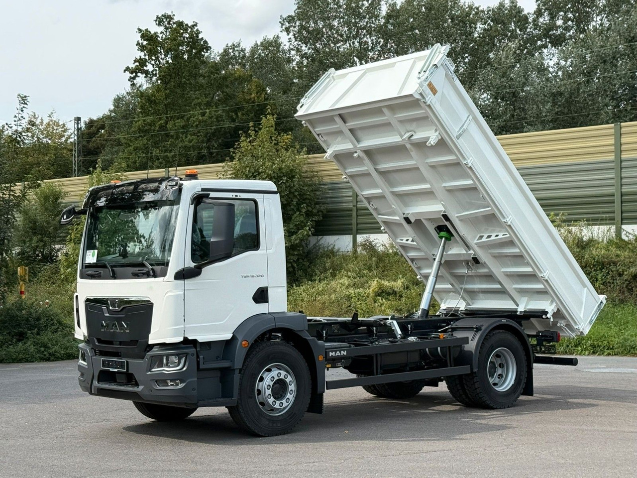 Leasing of  MAN TGM 18.320  4X2 / Euro 6e 3-Seiten-Kipper MAN TGM 18.320  4X2 / Euro 6e 3-Seiten-Kipper: picture 9
