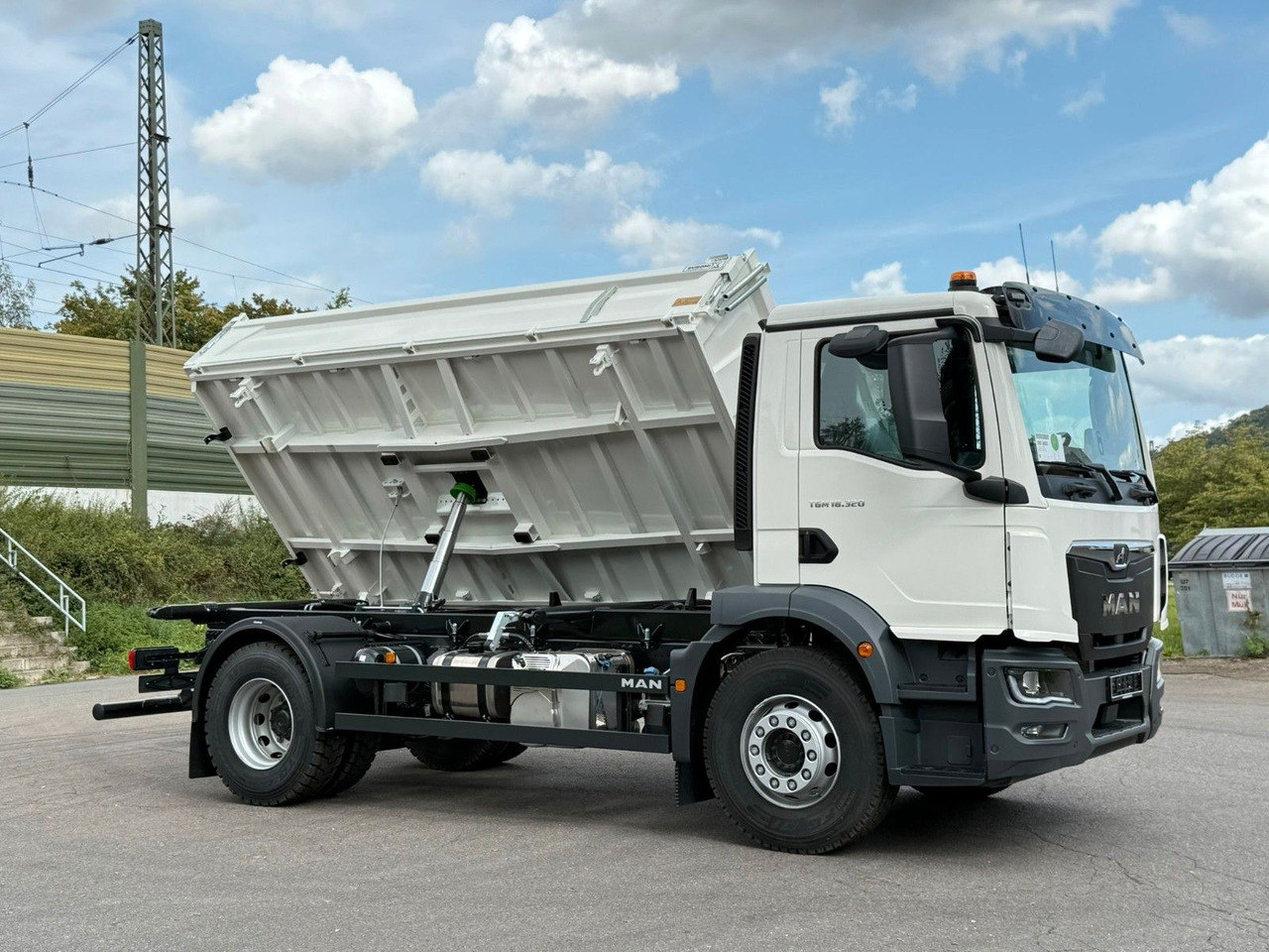 Leasing of  MAN TGM 18.320  4X2 / Euro 6e 3-Seiten-Kipper MAN TGM 18.320  4X2 / Euro 6e 3-Seiten-Kipper: picture 19