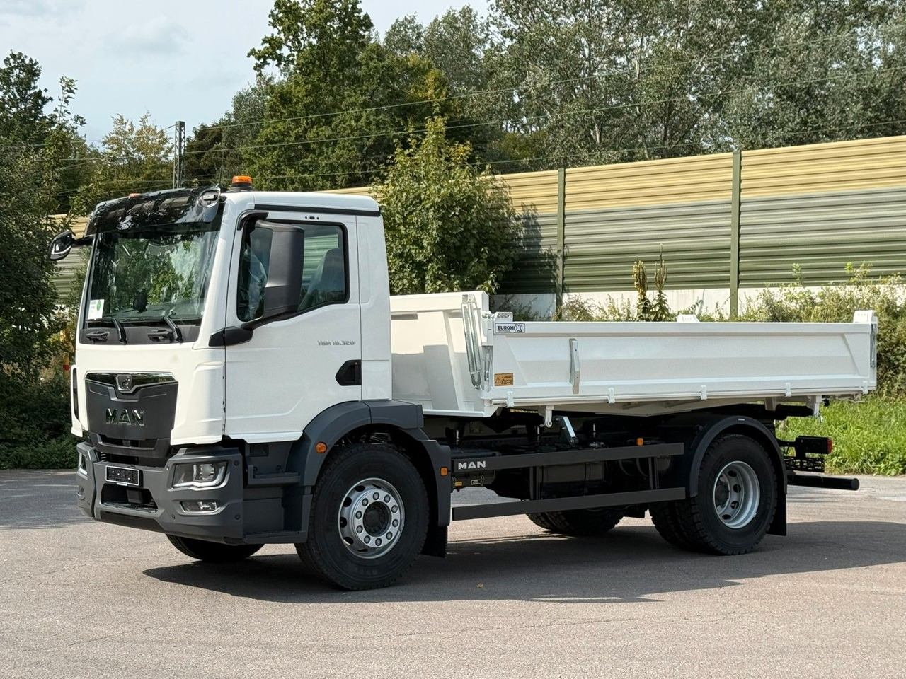 Leasing of  MAN TGM 18.320  4X2 / Euro 6e 3-Seiten-Kipper MAN TGM 18.320  4X2 / Euro 6e 3-Seiten-Kipper: picture 6