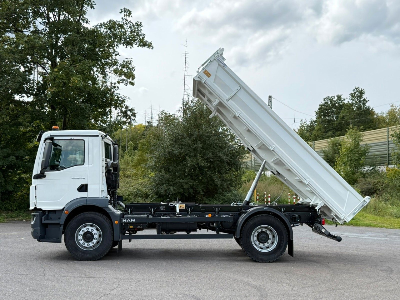 Leasing of  MAN TGM 18.320  4X2 / Euro 6e 3-Seiten-Kipper MAN TGM 18.320  4X2 / Euro 6e 3-Seiten-Kipper: picture 10