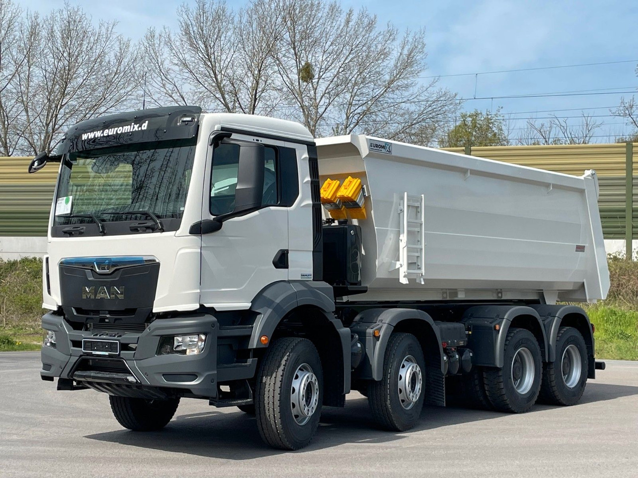 MAN TGS 41.400 8x4 / EUROMIX MTP 20m³/ EURO2 Kipper - Skip loader truck: picture 2 MAN TGS 41.400 8x4 / EUROMIX MTP 20m³/ EURO2 Kipper - Skip loader truck: picture 2