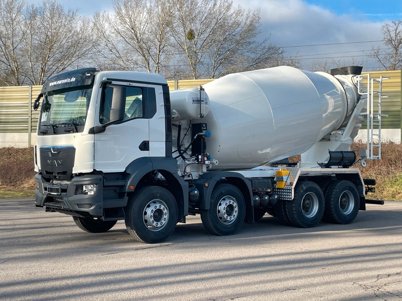 MAN TGS 41.400 8x4 / EuromixMTP EM 12m³ R / EURO 2 - Concrete mixer truck: picture 1 MAN TGS 41.400 8x4 / EuromixMTP EM 12m³ R / EURO 2 - Concrete mixer truck: picture 1