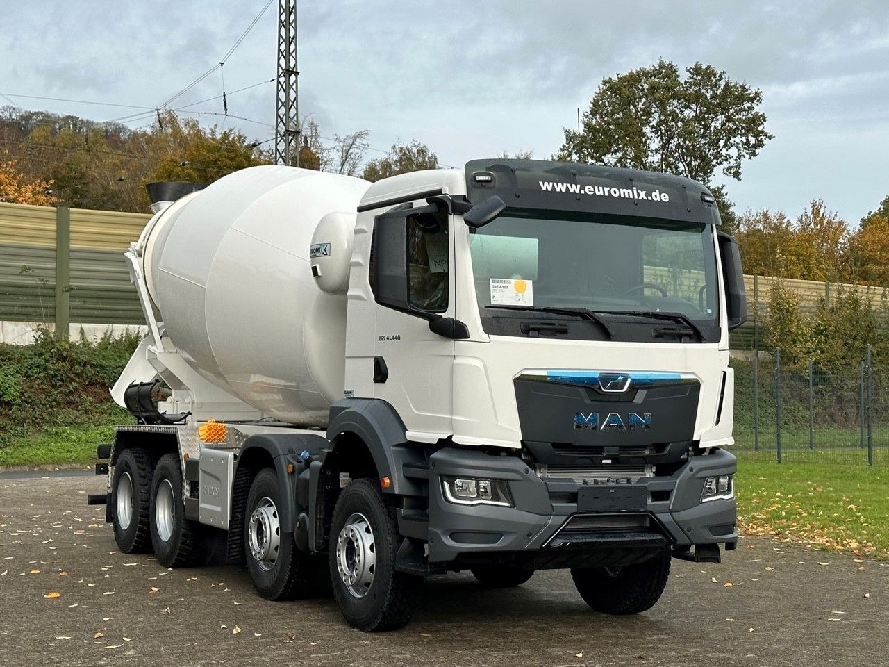 Concrete mixer truck MAN TGS 41.440 8x4 /Euro6e Euromix  EM 10 L: picture 9