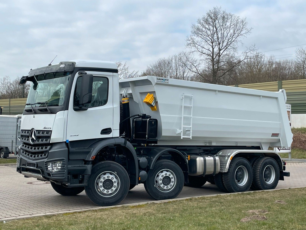 Mercedes-Benz 4142 8X4 Mulden- Kipper - EuromixMTP - Tipper: picture 2 Mercedes-Benz 4142 8X4 Mulden- Kipper - EuromixMTP - Tipper: picture 2