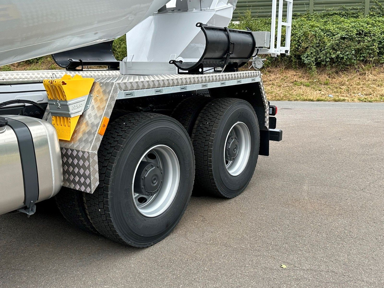 Leasing of  Mercedes-Benz AROCS 5  4142 B 8X4 Euro 3 EuromixMTP EM 10 Mercedes-Benz AROCS 5  4142 B 8X4 Euro 3 EuromixMTP EM 10: picture 9