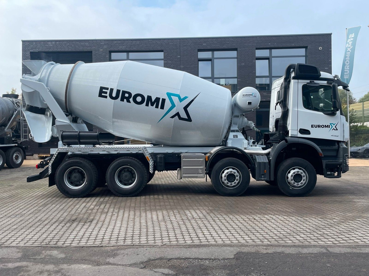 Leasing of  Mercedes-Benz AROCS 5  4142 B 8X4 Euro 3 EuromixMTP EM 10 Mercedes-Benz AROCS 5  4142 B 8X4 Euro 3 EuromixMTP EM 10: picture 6
