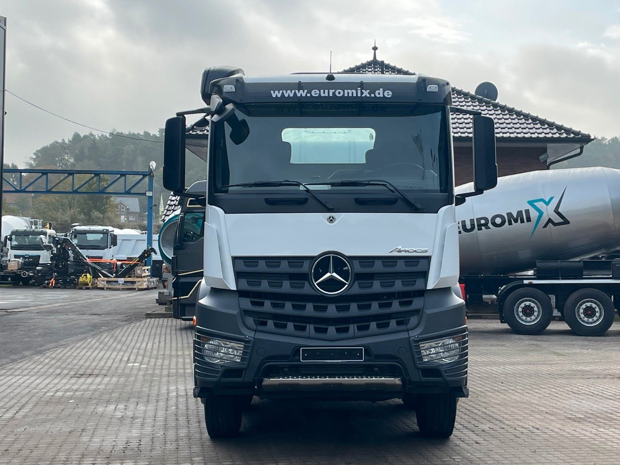 Leasing of  Mercedes-Benz AROCS 5  4142 B 8X4 Euro 3 EuromixMTP EM 10 Mercedes-Benz AROCS 5  4142 B 8X4 Euro 3 EuromixMTP EM 10: picture 8