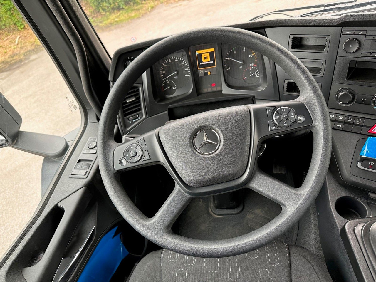 Leasing of  Mercedes-Benz AROCS 5  4142 B 8X4 Euro 3 EuromixMTP EM 10 Mercedes-Benz AROCS 5  4142 B 8X4 Euro 3 EuromixMTP EM 10: picture 14