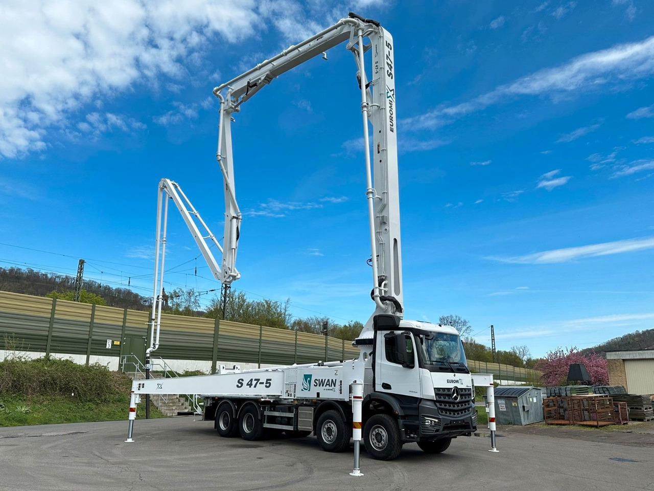 Mercedes-Benz Arocs 5 4542 8x4 SWAN TSP 47-5 160RZ ( 47m ) - Concrete pump truck: picture 1 Mercedes-Benz Arocs 5 4542 8x4 SWAN TSP 47-5 160RZ ( 47m ) - Concrete pump truck: picture 1