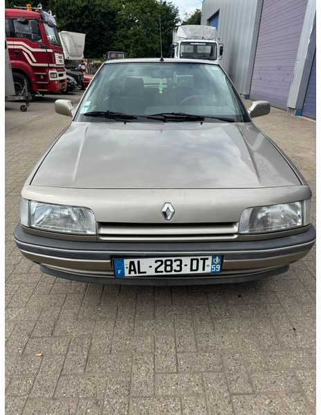 Renault 21 **PETROL-ESSENCE** - Sedan: picture 2 Renault 21 **PETROL-ESSENCE** - Sedan: picture 2