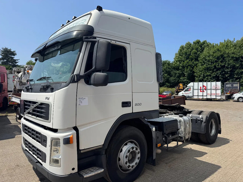 Volvo FM 300 **EURO 3-BELGIAN TRUCK-I SHIFT-PTO** - Tractor unit: picture 1 Volvo FM 300 **EURO 3-BELGIAN TRUCK-I SHIFT-PTO** - Tractor unit: picture 1