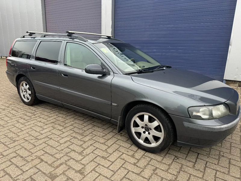 Volvo V70 V70 - Car: picture 1 Volvo V70 V70 - Car: picture 1