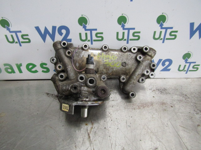 HINO 300 SERIES OIL FILTER / COOLER HOUSING - Engine and parts for Truck: picture 1 HINO 300 SERIES OIL FILTER / COOLER HOUSING - Engine and parts for Truck: picture 1