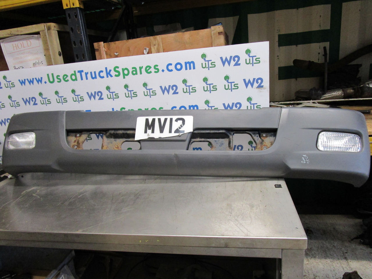 MITSUBISHI FUSO FRONT BUMPER - Cab and interior for Truck: picture 1 MITSUBISHI FUSO FRONT BUMPER - Cab and interior for Truck: picture 1