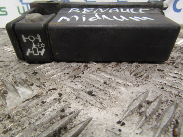 RENAULT MIDLUM DCI PTO IN CAB CONTROL - Cab and interior for Truck: picture 1 RENAULT MIDLUM DCI PTO IN CAB CONTROL - Cab and interior for Truck: picture 1