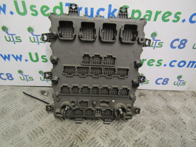 RENAULT MIDLUM DXI FUSE BOARD P/NO 7421169993-01 - Electrical system for Truck: picture 2 RENAULT MIDLUM DXI FUSE BOARD P/NO 7421169993-01 - Electrical system for Truck: picture 2