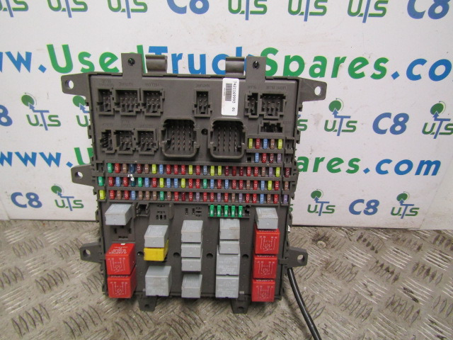 RENAULT MIDLUM DXI FUSEBOARD P/NO 518849401 - Electrical system for Truck: picture 1 RENAULT MIDLUM DXI FUSEBOARD P/NO 518849401 - Electrical system for Truck: picture 1