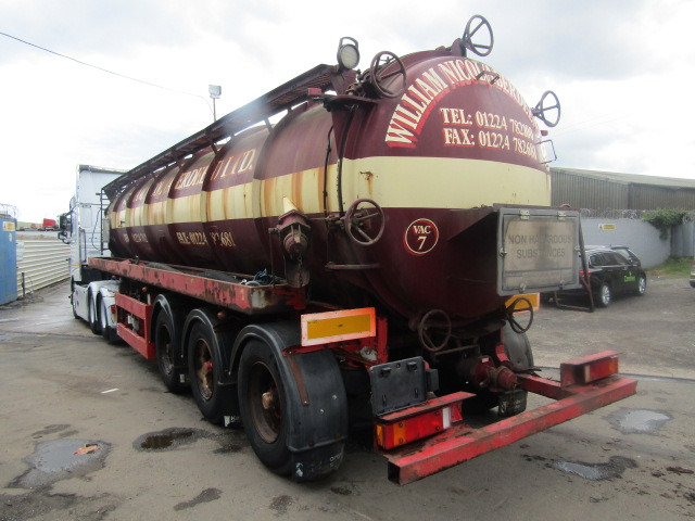 VACUUM TANKER TRAILER TRI AXLE 1996 STEEL TANK FITTED WITH 3CYL PERKINS DONKEY ENGINE - Tank semi-trailer: picture 3 VACUUM TANKER TRAILER TRI AXLE 1996 STEEL TANK FITTED WITH 3CYL PERKINS DONKEY ENGINE - Tank semi-trailer: picture 3