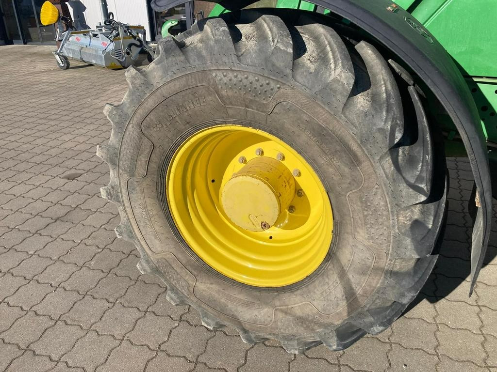 John Deere 6190R - Farm tractor: picture 3 John Deere 6190R - Farm tractor: picture 3