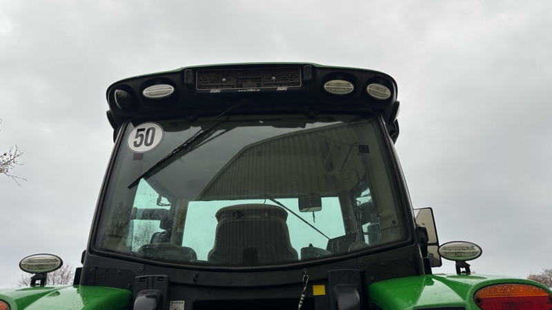 Farm tractor John Deere 6230 R: picture 11