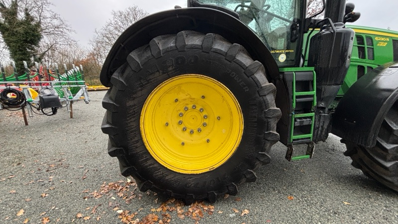 Farm tractor John Deere 6230 R: picture 21