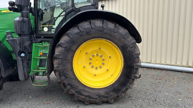 Farm tractor John Deere 6230 R: picture 24