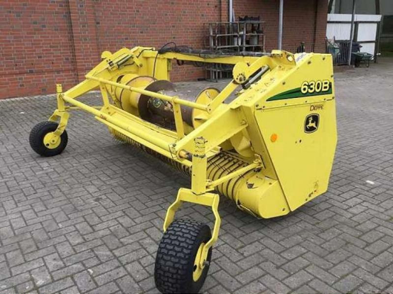 John Deere 630 B - Forage harvester attachment: picture 1 John Deere 630 B - Forage harvester attachment: picture 1